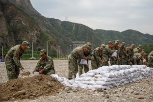 斯波谈上下半场防守差异：我们态度更好了 打得更像自己了